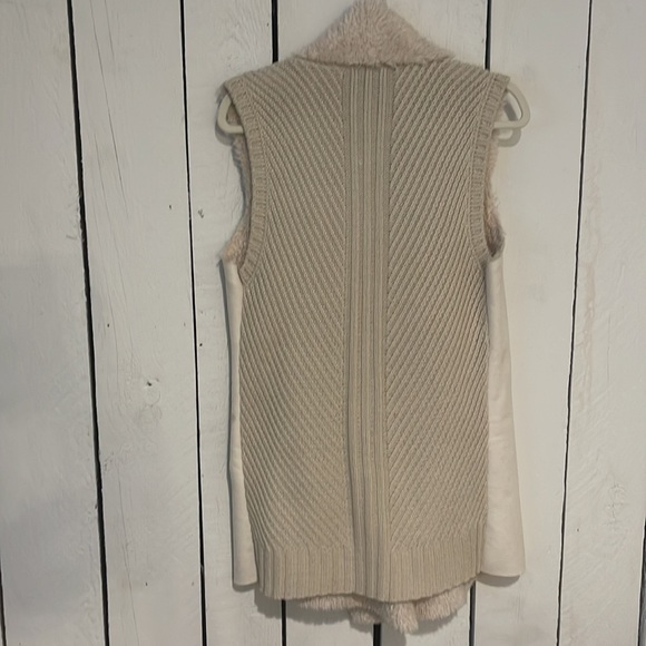 Le chateau sweater vest - Picture 3 of 3